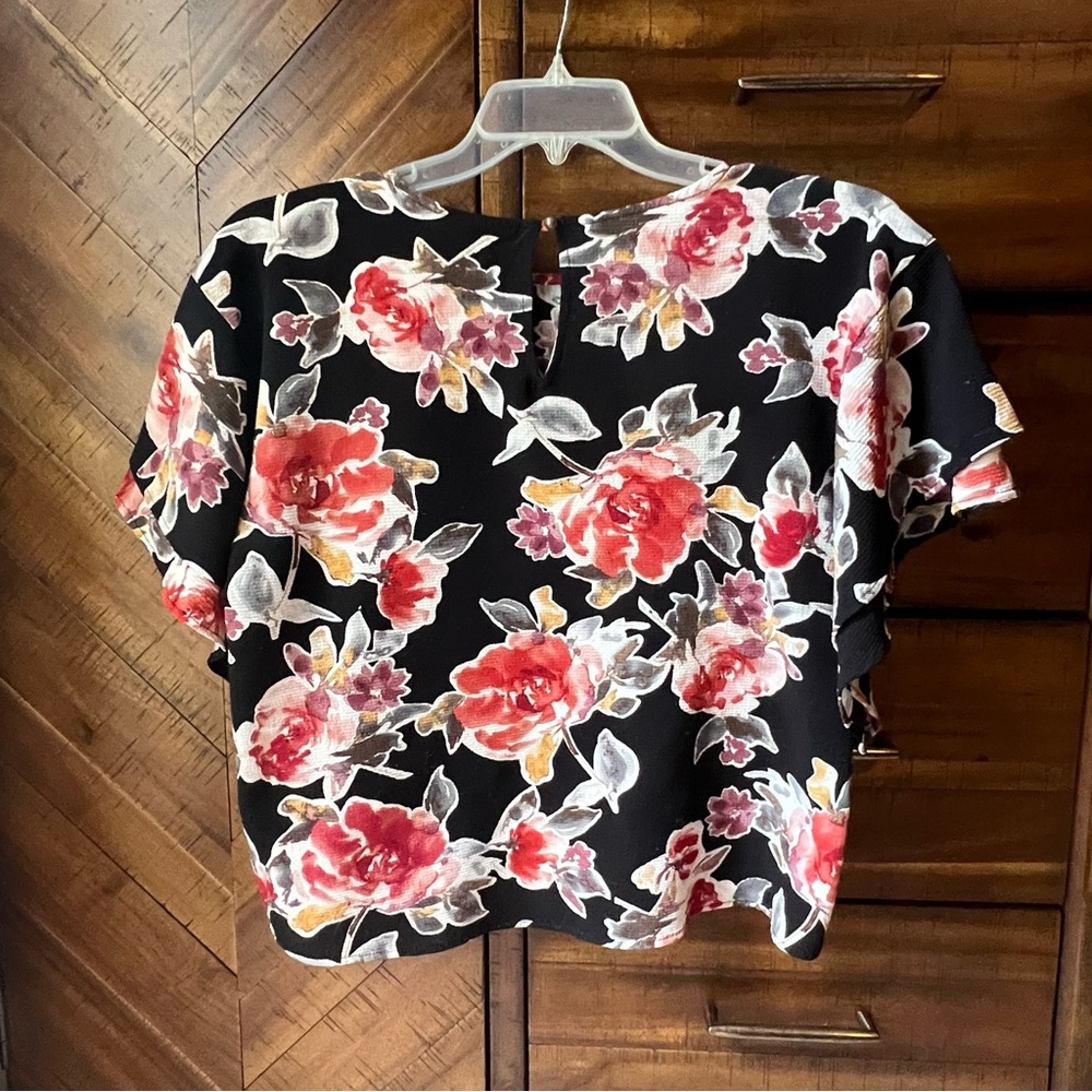 Floral Top - Picture 2 of 2